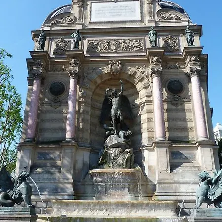 Luxury On The Place Des Victoires Apartment